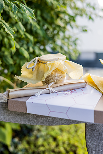 Bijenwasdoekje voorbeeld op potje met Bijdemaker pakket