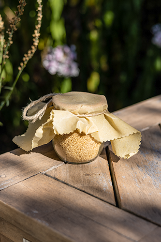 Bijenwasdoekje op een potje